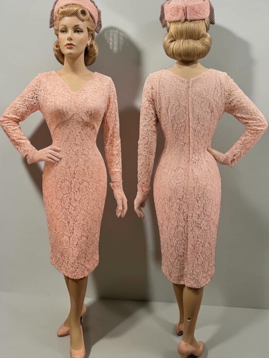 Source Unknown Dresses & Skirts - VINTAGE 1960s Peach Pink Sheath Lace Cocktail Dress - Size M